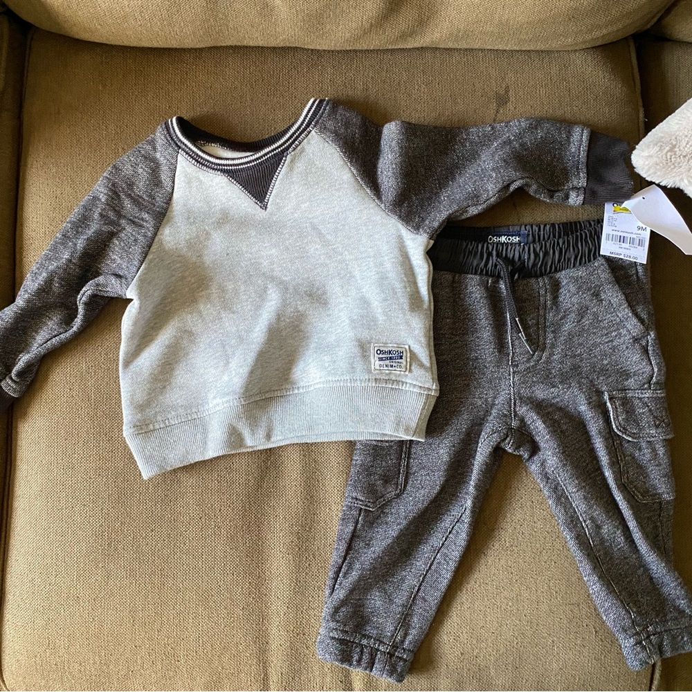 Boys, Oshkosh sweatsuit new